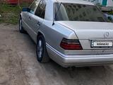 Mercedes-Benz E 220 1994 года за 2 500 000 тг. в Караганда – фото 5