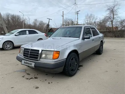 Mercedes-Benz E 260 1989 года за 1 800 000 тг. в Усть-Каменогорск – фото 3