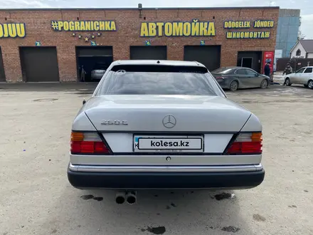 Mercedes-Benz E 260 1989 года за 1 800 000 тг. в Усть-Каменогорск – фото 7