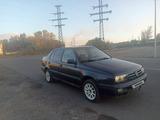 Volkswagen Vento 1993 годаfor1 070 000 тг. в Астана – фото 2