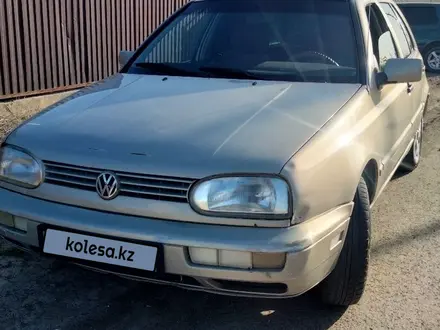 Volkswagen Golf 1996 года за 1 600 000 тг. в Атырау – фото 3