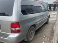 Kia Carnival 2002 года за 2 700 000 тг. в Астана – фото 2