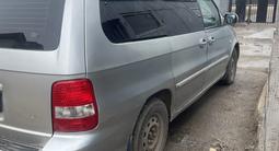 Kia Carnival 2002 года за 2 700 000 тг. в Астана – фото 2