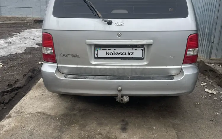 Kia Carnival 2002 года за 2 700 000 тг. в Астана