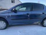 Peugeot 206 2008 года за 900 000 тг. в Актобе – фото 2