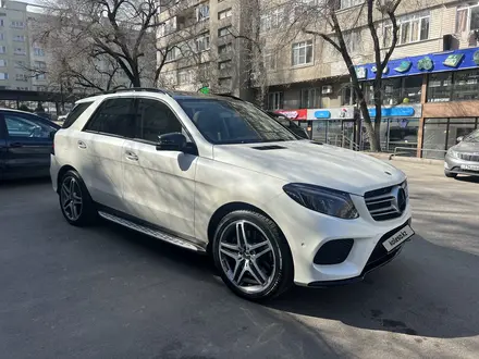 Mercedes-Benz GLE 400 2015 года за 27 500 000 тг. в Алматы