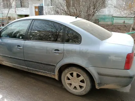 Volkswagen Passat 1997 года за 1 300 000 тг. в Актобе – фото 2