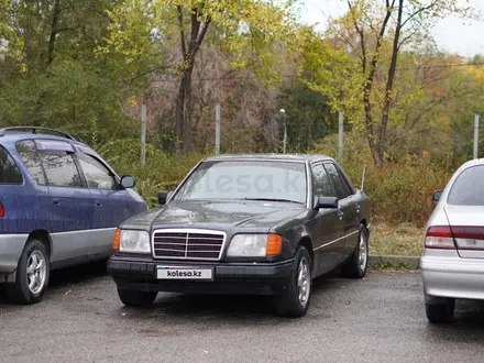 Mercedes-Benz E 220 1994 года за 2 000 000 тг. в Алматы – фото 3