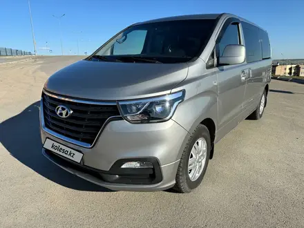 Hyundai Starex 2019 года за 13 400 000 тг. в Астана – фото 2