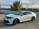 Toyota Camry 2021 года за 13 900 000 тг. в Семей – фото 3