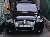 Volkswagen Touareg 2007 годаүшін7 500 000 тг. в Алматы