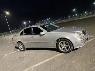 Mercedes-Benz E 320
