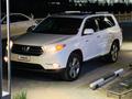 Toyota Highlander 2013 годаfor10 300 000 тг. в Актау