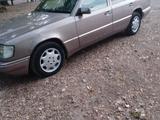 Mercedes-Benz E 220 1994 года за 1 700 000 тг. в Караганда