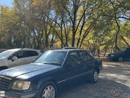 Mercedes-Benz E 230 1993 года за 1 350 000 тг. в Павлодар – фото 2