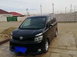 Toyota Voxy, 2008