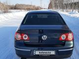 Volkswagen Passat 2005 года за 4 500 000 тг. в Петропавловск – фото 4