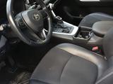 Toyota RAV4 2021 года за 14 500 000 тг. в Актобе – фото 3