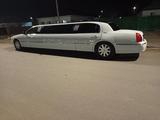 Lincoln Town Car 2003 года за 2 000 000 тг. в Атырау