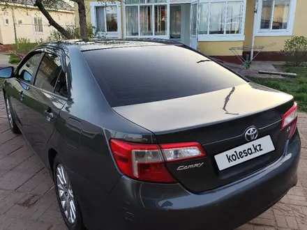 Toyota Camry 2012 года за 7 500 000 тг. в Уральск – фото 2