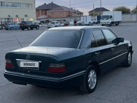 Mercedes-Benz E 200 1994 года за 1 200 000 тг. в Караганда