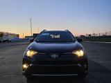 Toyota RAV4 2017 года за 9 300 000 тг. в Уральск