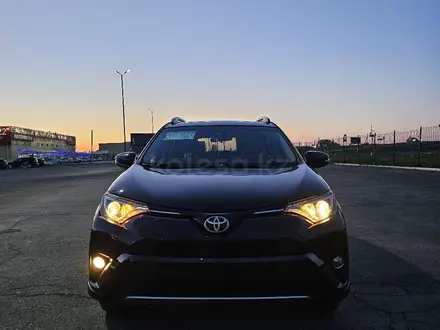 Toyota RAV4 2017 года за 9 100 000 тг. в Уральск