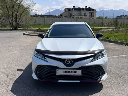 Toyota Camry 2020 года за 17 500 000 тг. в Алматы