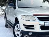 Volkswagen Touareg 2008 года за 5 300 000 тг. в Костанай – фото 2