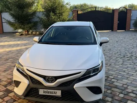 Toyota Camry 2019 года за 9 500 000 тг. в Актобе – фото 11