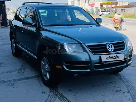 Volkswagen Touareg 2004 года за 5 500 000 тг. в Алматы – фото 2