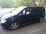 Volkswagen Touran 2009 года за 3 400 000 тг. в Караганда – фото 5