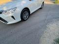 Toyota Camry 2015 года за 11 800 000 тг. в Тараз – фото 2