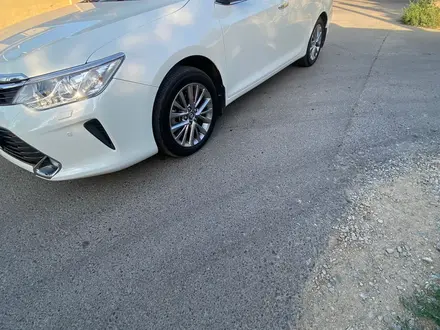 Toyota Camry 2015 года за 11 800 000 тг. в Тараз – фото 2