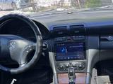 Mercedes-Benz C 320 2001 года за 2 990 000 тг. в Караганда – фото 4