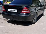 Mercedes-Benz C 320 2001 года за 2 990 000 тг. в Караганда – фото 3