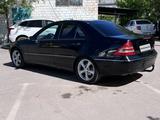 Mercedes-Benz C 320 2001 года за 2 990 000 тг. в Караганда – фото 2