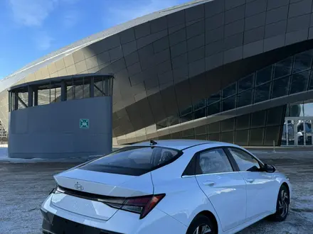 Hyundai Elantra 2023 года за 10 200 000 тг. в Астана – фото 4