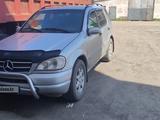 Mercedes-Benz ML 320 2002 года за 4 300 000 тг. в Петропавловск – фото 2