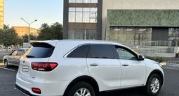 Kia Sorento 2019 годаfor8 700 000 тг. в Актау – фото 2