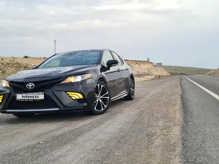 Toyota Camry 2019 года за 10 500 000 тг. в Атырау