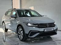 Volkswagen Tiguan 2023 года за 16 800 000 тг. в Астана