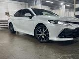 Toyota Camry 2021 года за 14 500 000 тг. в Астана
