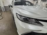 Toyota Camry 2021 года за 14 500 000 тг. в Астана – фото 2