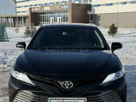 Toyota Camry 2019 года за 14 000 000 тг. в Павлодар – фото 2