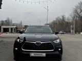 Toyota Highlander 2023 года за 28 500 000 тг. в Алматы – фото 2