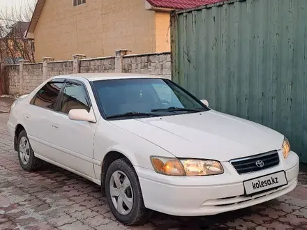 Toyota Camry 1999 года за 3 500 000 тг. в Алматы – фото 3