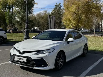 Toyota Camry 2021 года за 17 500 000 тг. в Алматы