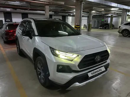 Toyota RAV4 2022 года за 18 700 000 тг. в Астана