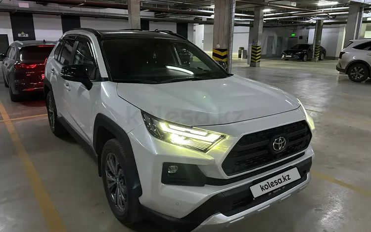 Toyota RAV4 2022 годаfor18 700 000 тг. в Астана